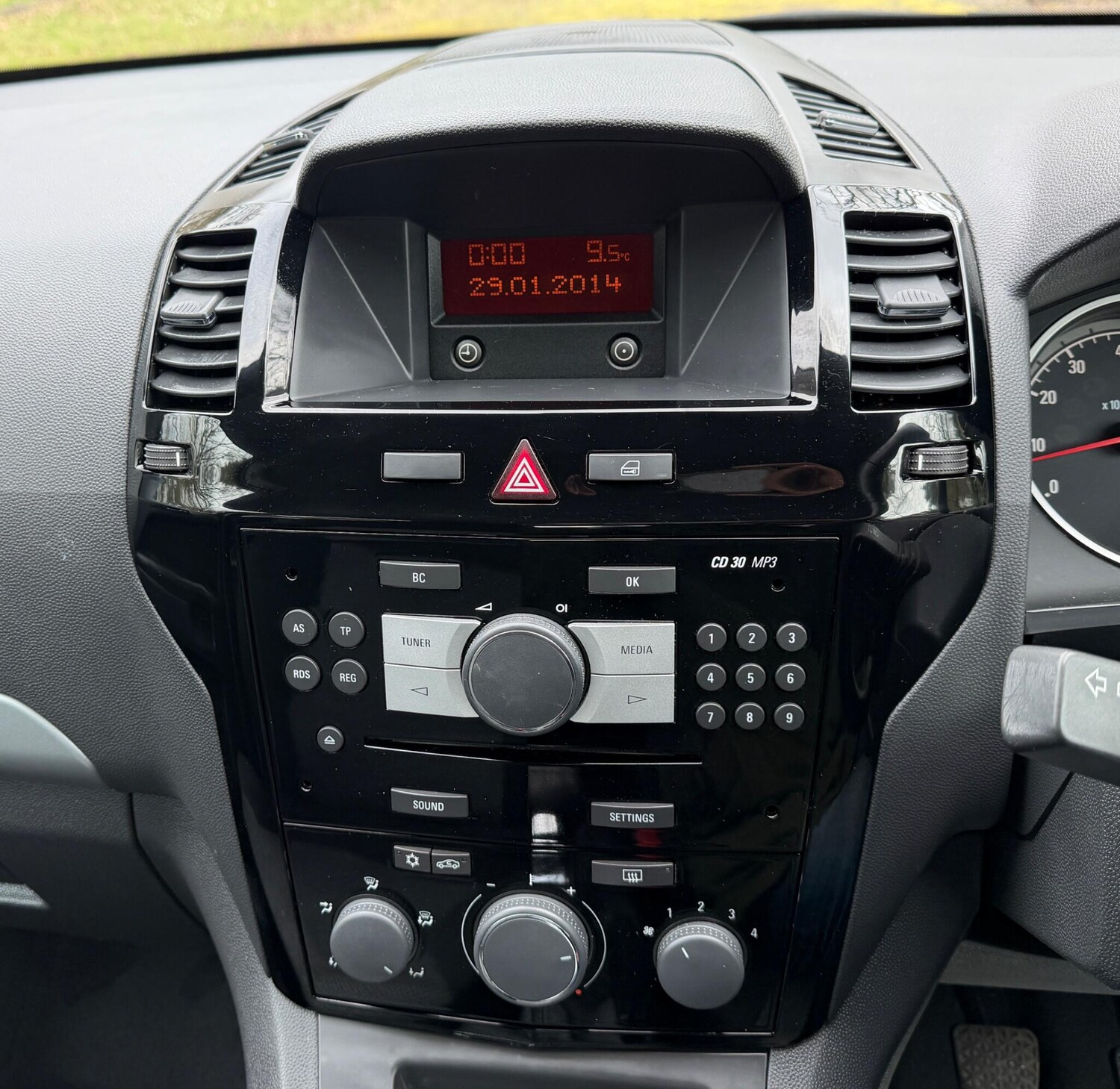 Used Vauxhall Zafira 2014 for sale - 77939516: Photo 39