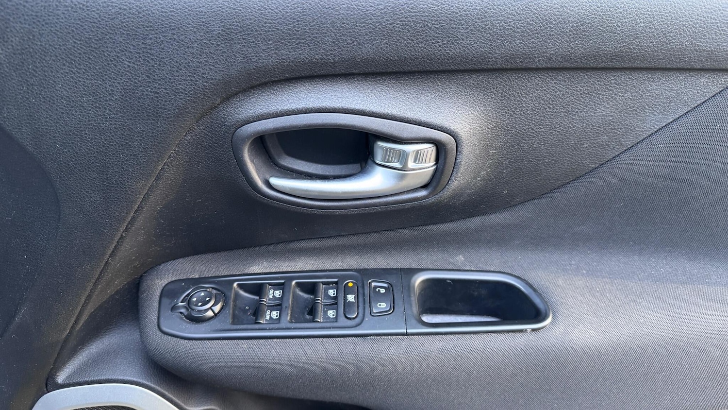 Used Jeep Renegade 2015 for sale - 77039693: Photo 26