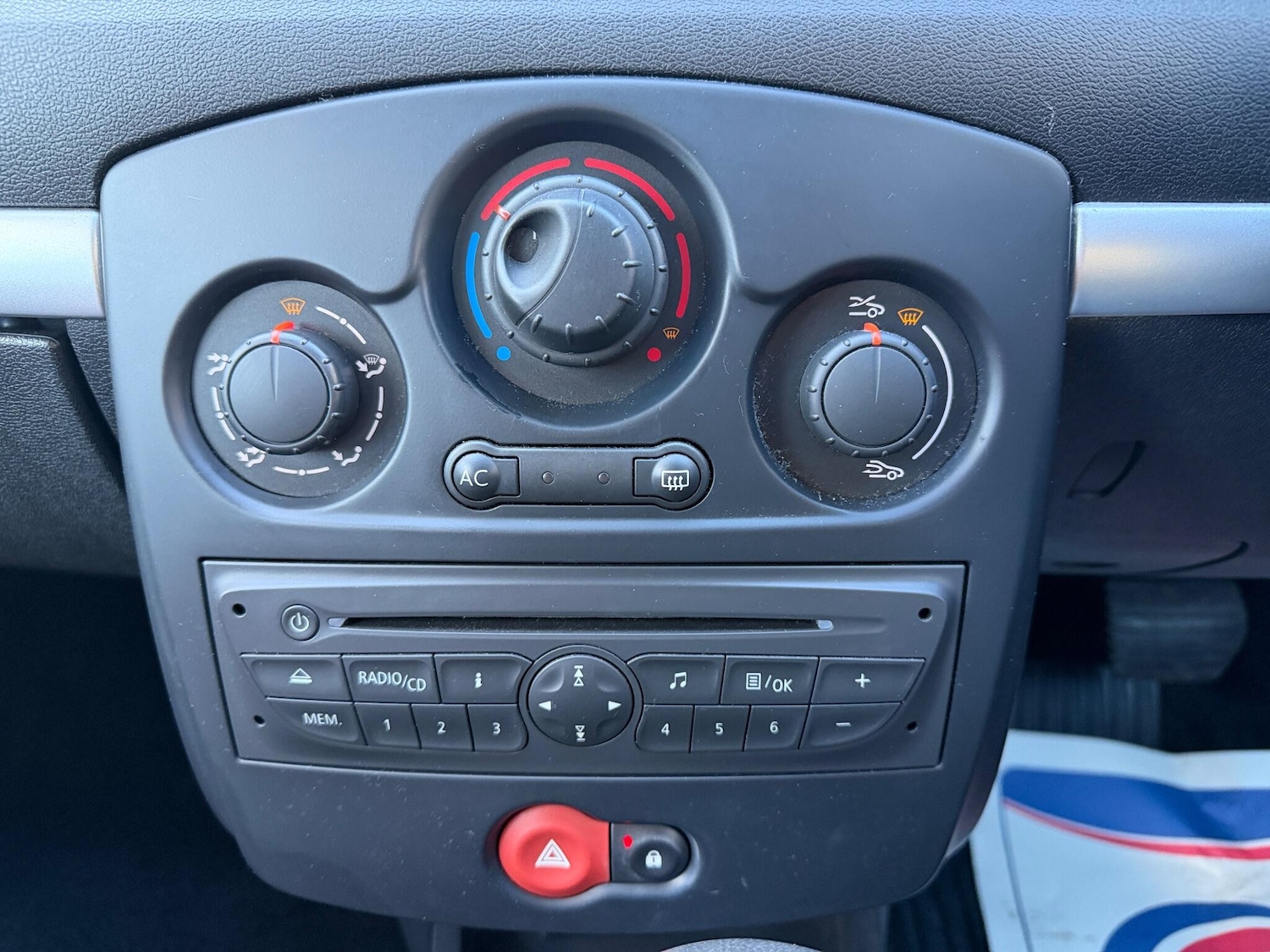 Used Renault Clio 2009 for sale - 77163421: Photo 24