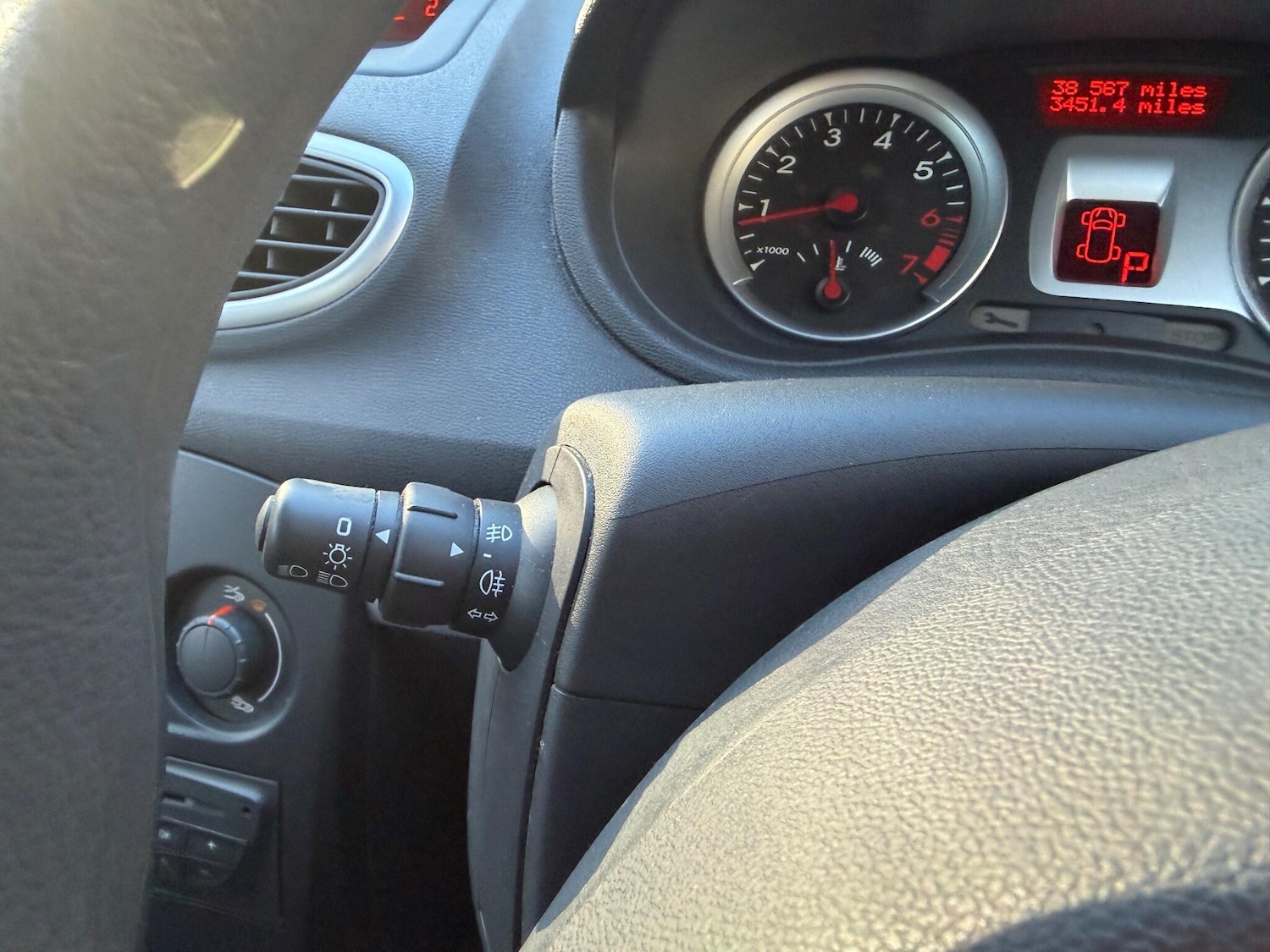 Used Renault Clio 2009 for sale - 77163421: Photo 32