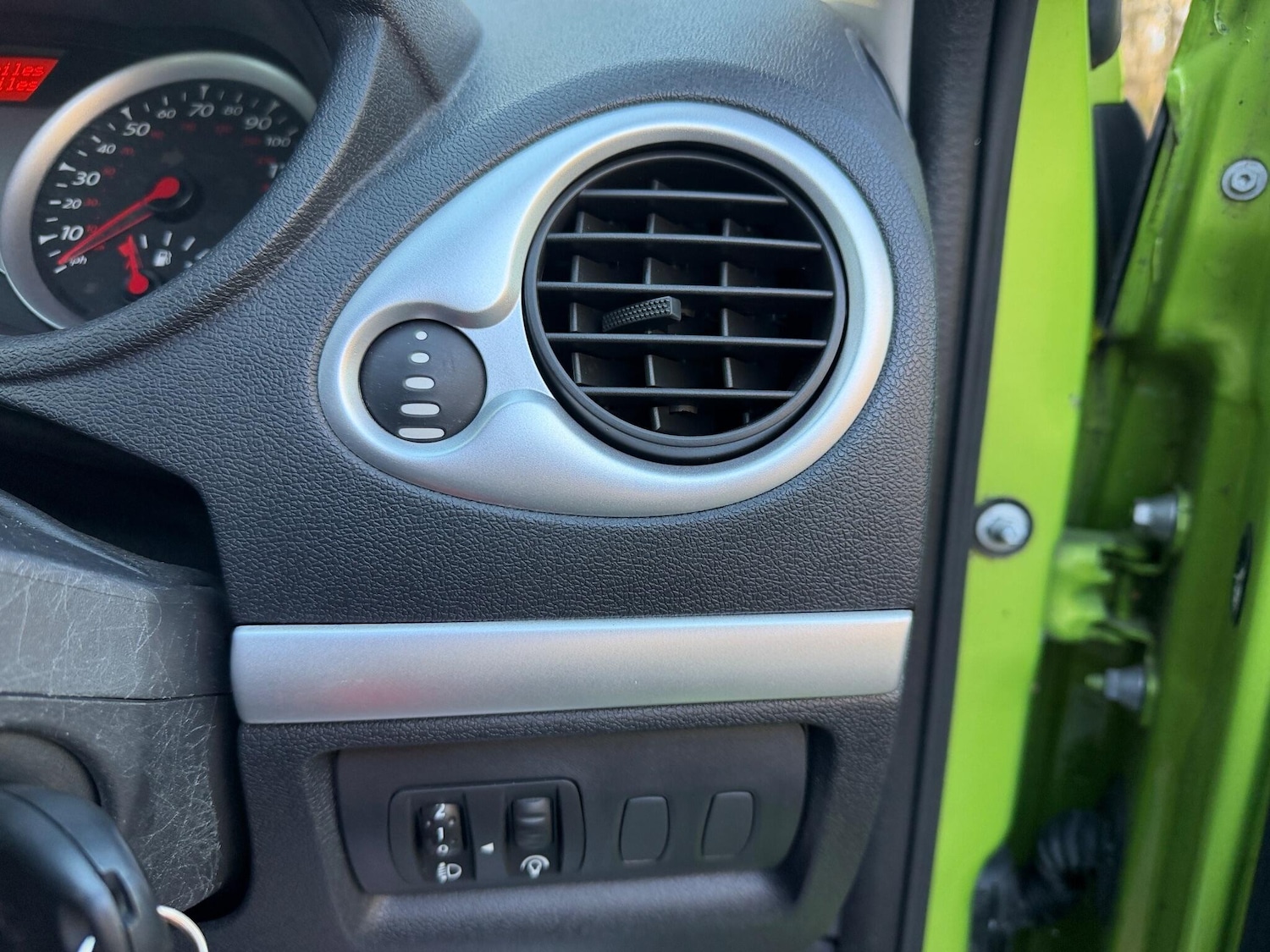 Used Renault Clio 2009 for sale - 77163421: Photo 33