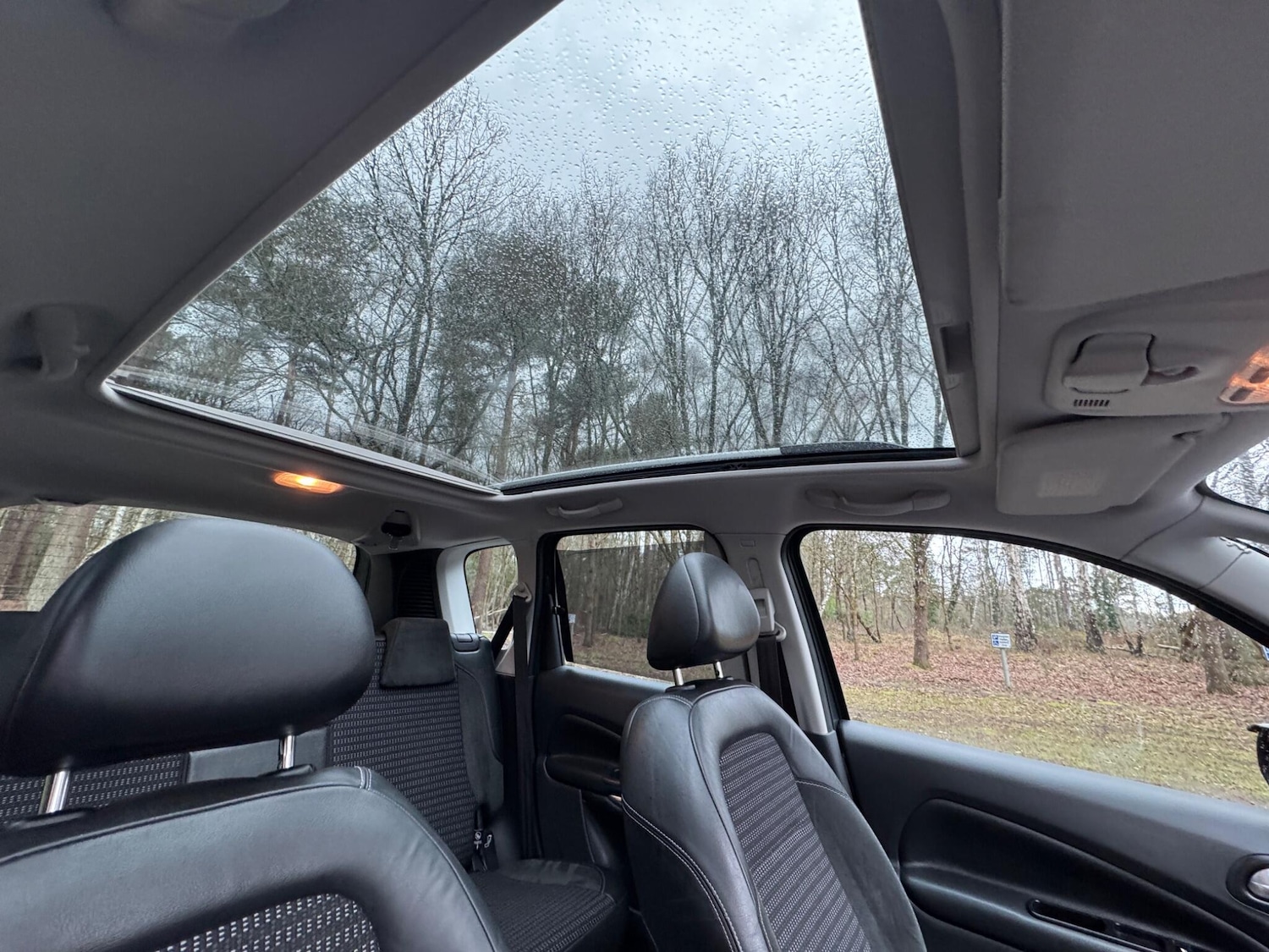 Used Citroen C3 Picasso 2013 for sale - 77331254: Photo 2