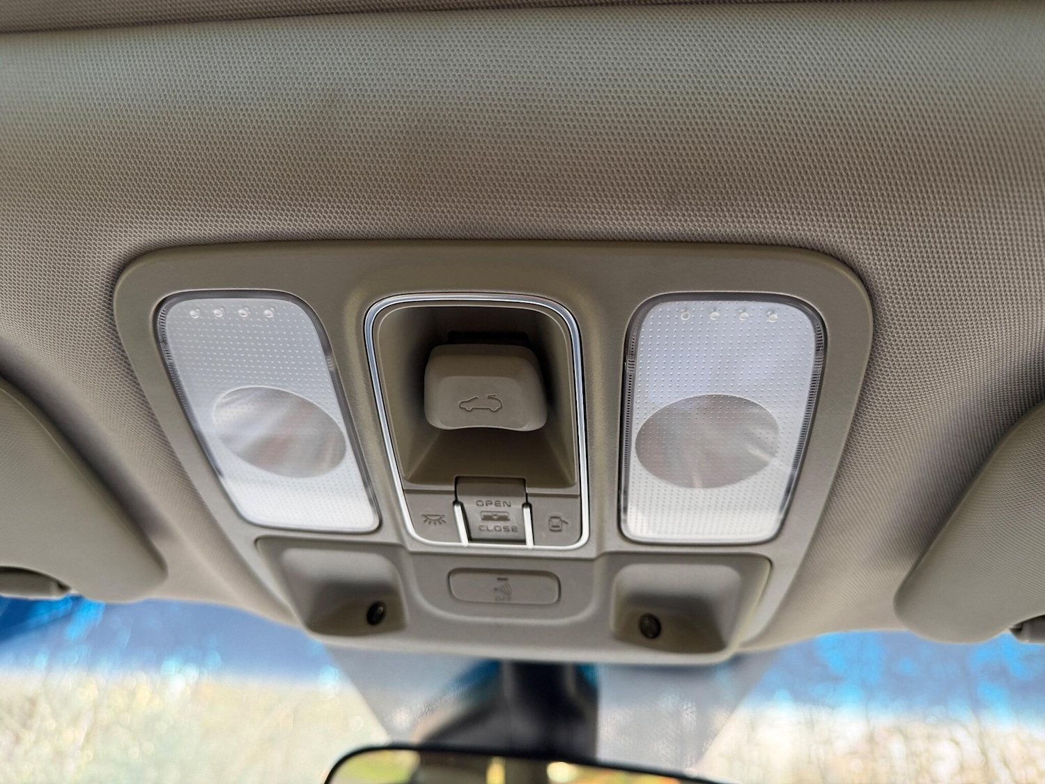 Used Kia Carens 2014 for sale - 77039951: Photo 51