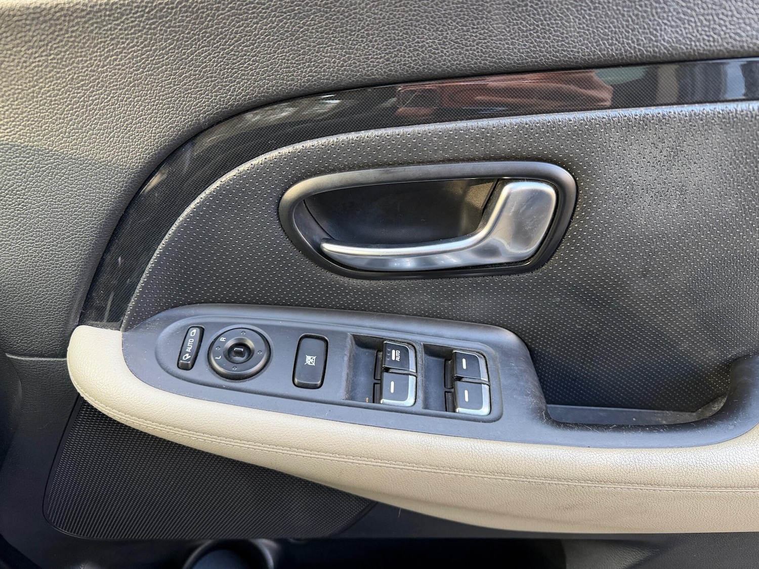 Used Kia Carens 2014 for sale - 77039951: Photo 54