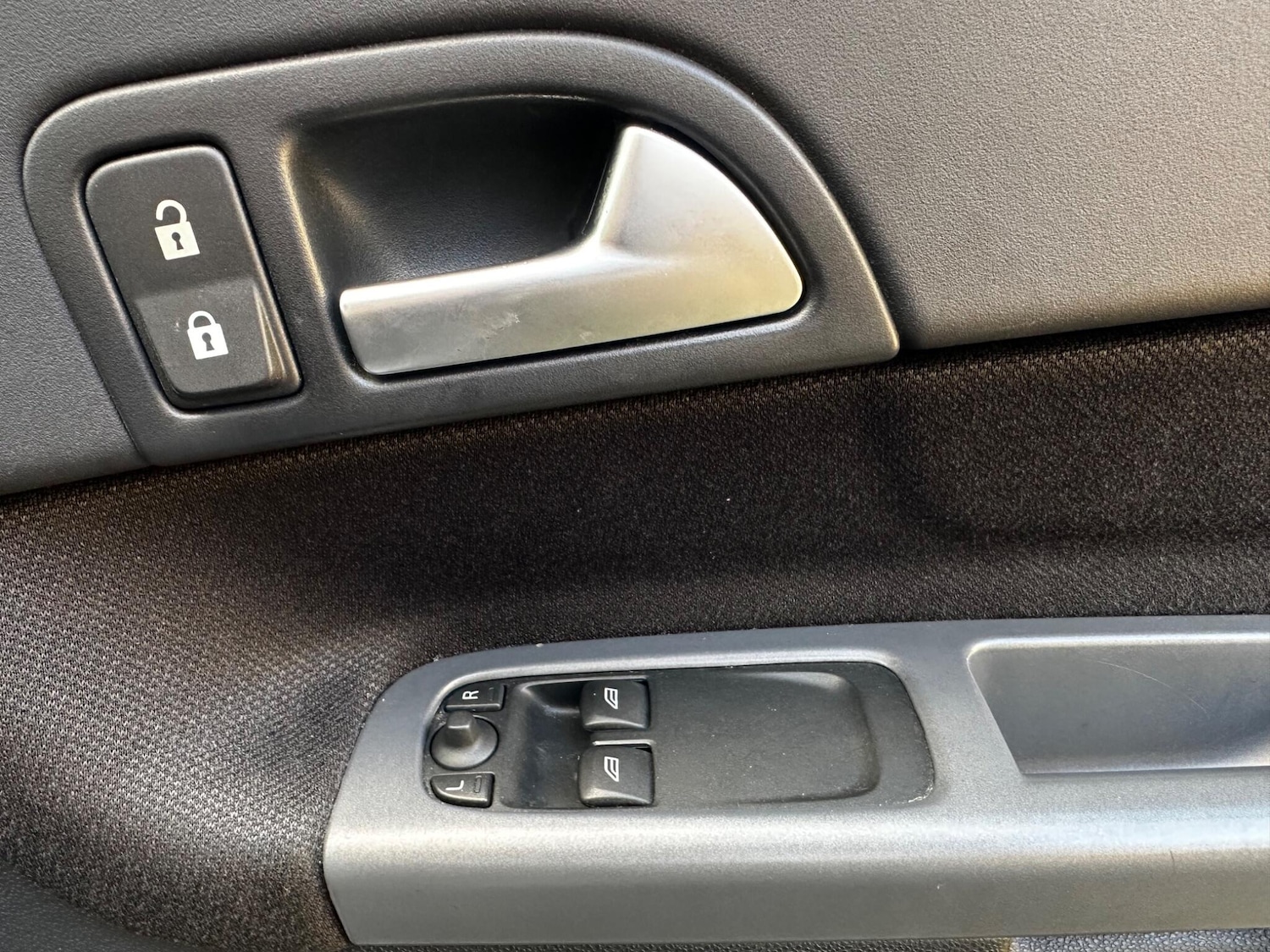 Used Volvo C30 2011 for sale - 77040637: Photo 26