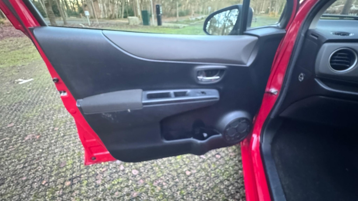 Used Toyota Yaris 2011 for sale - 77039739: Photo 23