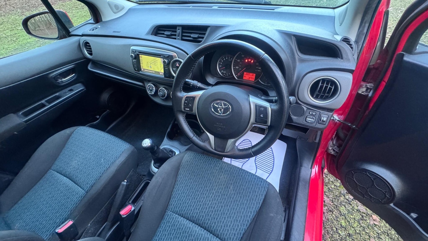 Used Toyota Yaris 2011 for sale - 77039739: Photo 27