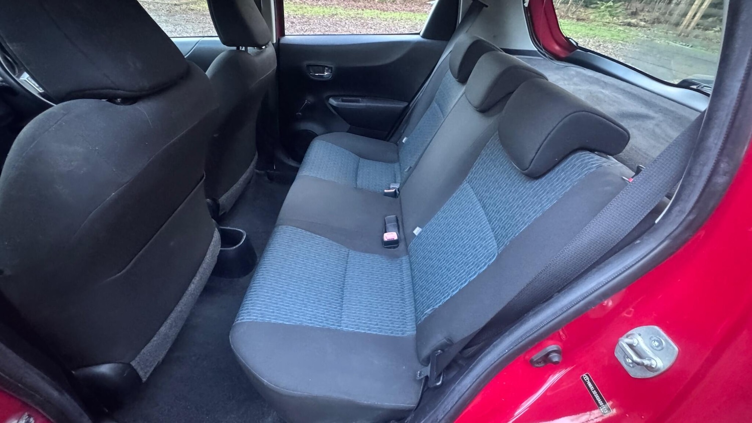 Used Toyota Yaris 2011 for sale - 77039739: Photo 30