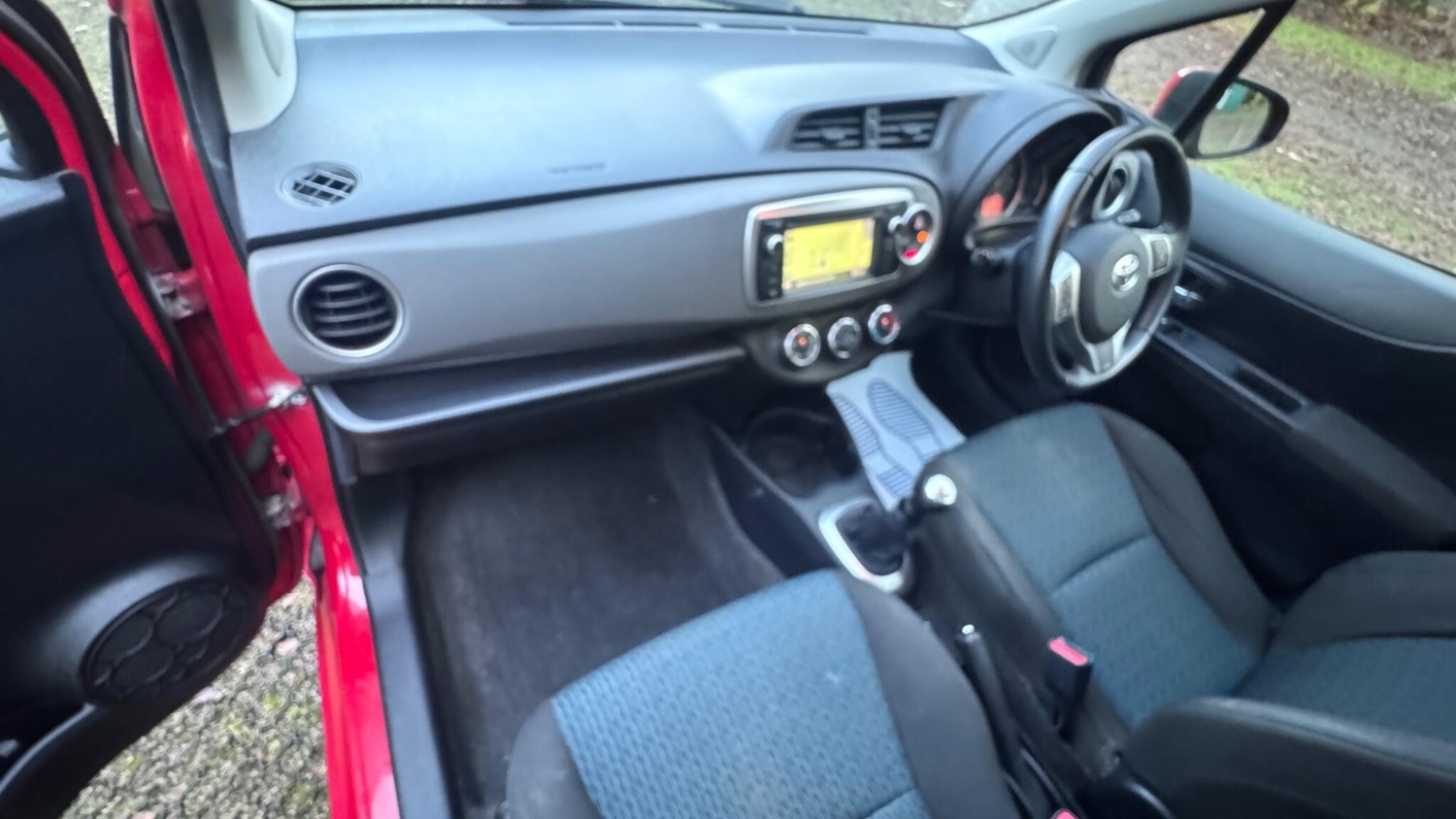 Used Toyota Yaris 2011 for sale - 77039739: Photo 33