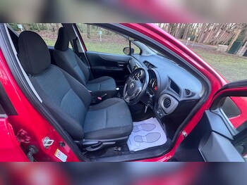 Used Toyota Yaris 2011 for sale - 77039739: Photo