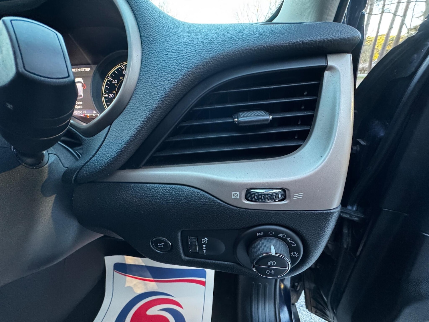 Used Jeep Cherokee 2015 for sale - 77120233: Photo 31