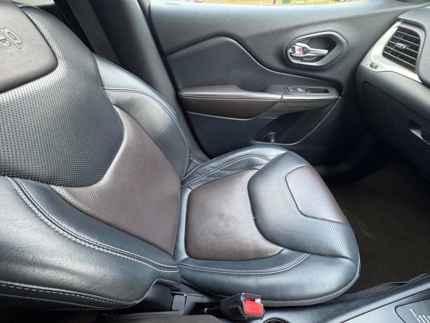 Used Jeep Cherokee for sale - 77753088: Photo 41