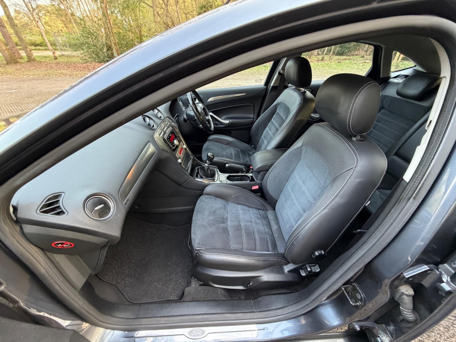 Used Ford Mondeo 2010 for sale - 78184683: Photo 32