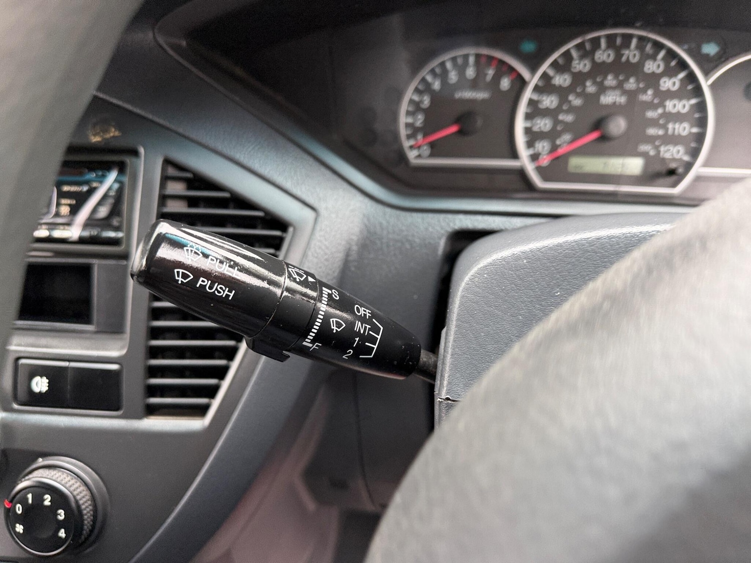 Used Kia Carens for sale - 77683258: Photo 27