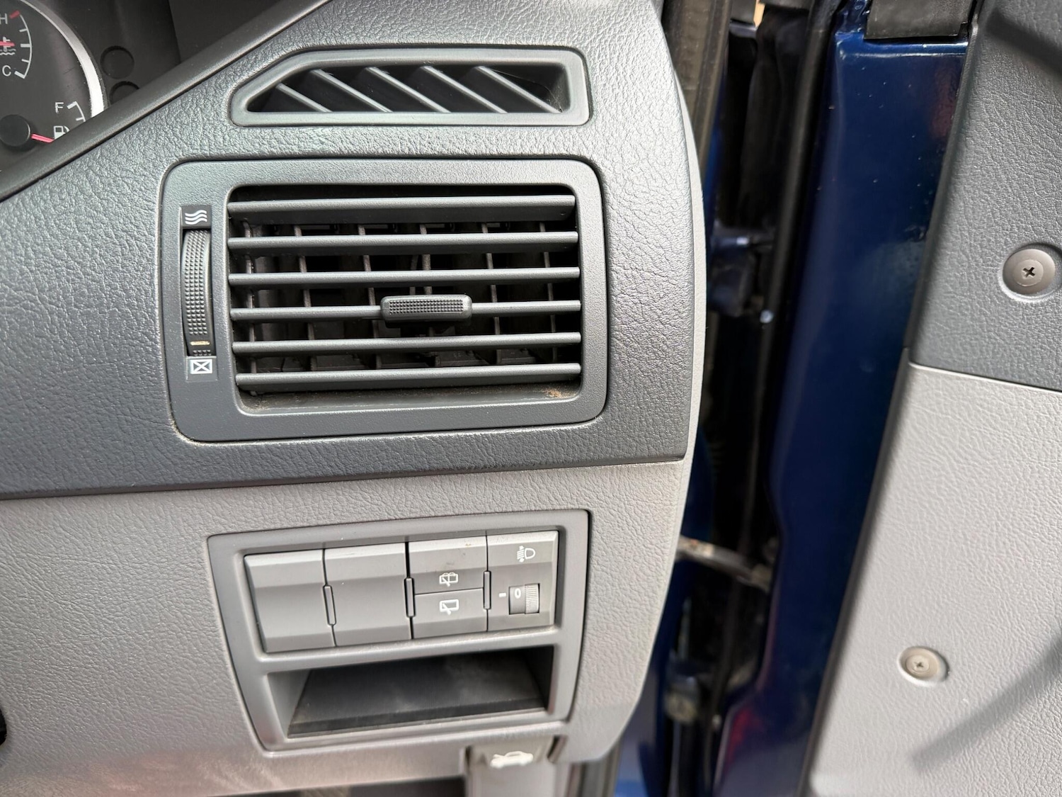 Used Kia Carens for sale - 77683258: Photo 28