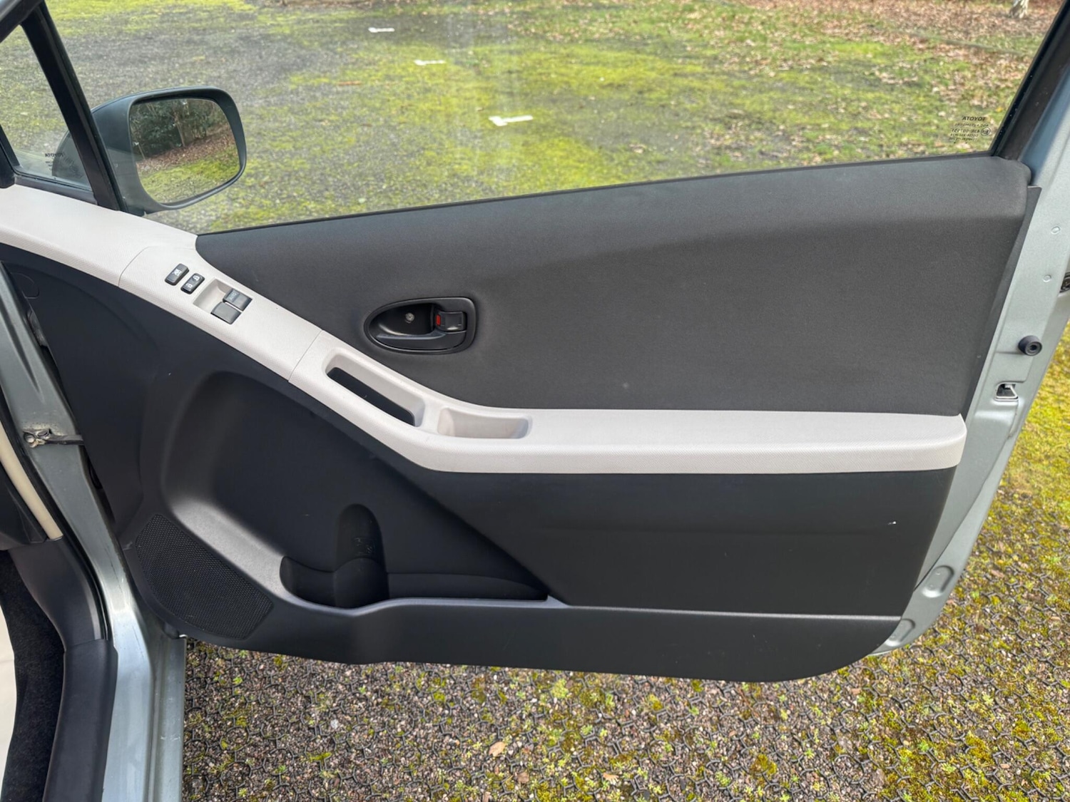 Used Toyota Yaris 2010 for sale - 77564802: Photo 15