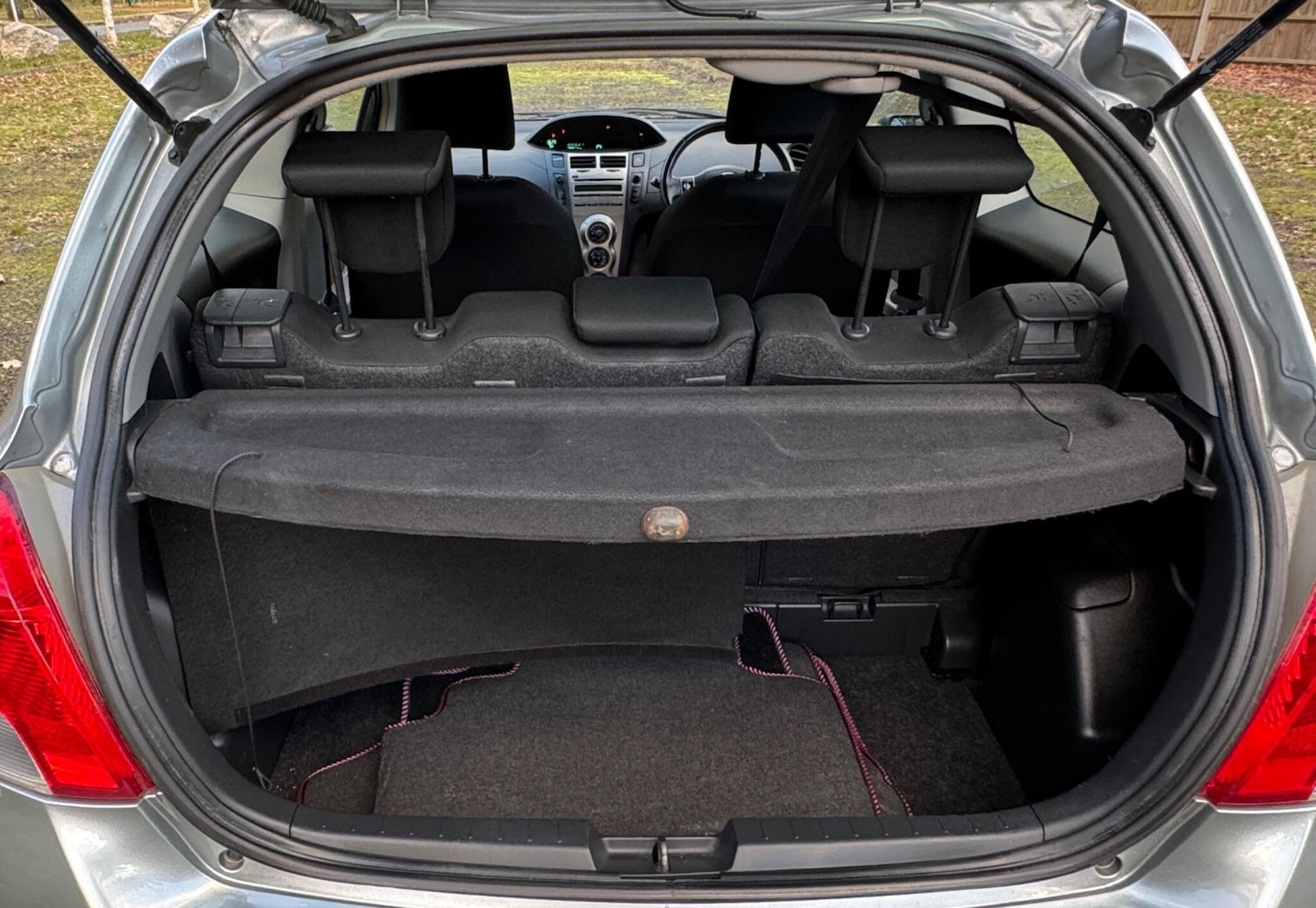 Used Toyota Yaris 2010 for sale - 77564802: Photo 17