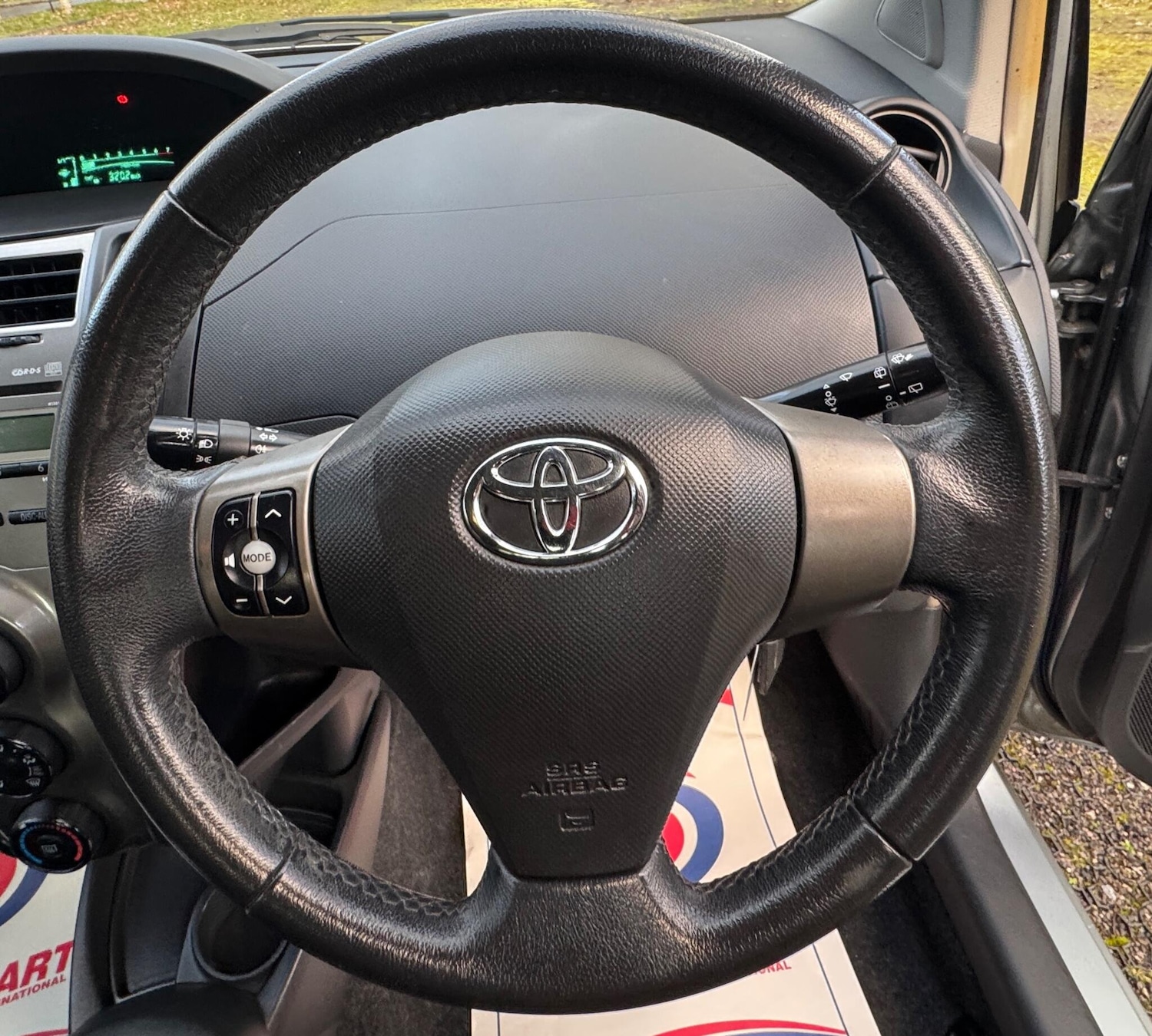 Used Toyota Yaris 2010 for sale - 77564802: Photo 25