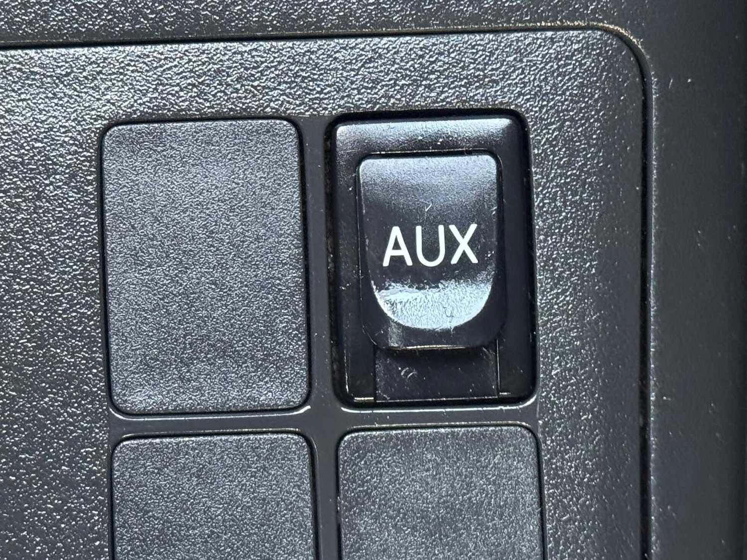 Used Toyota Yaris 2010 for sale - 77564802: Photo 31