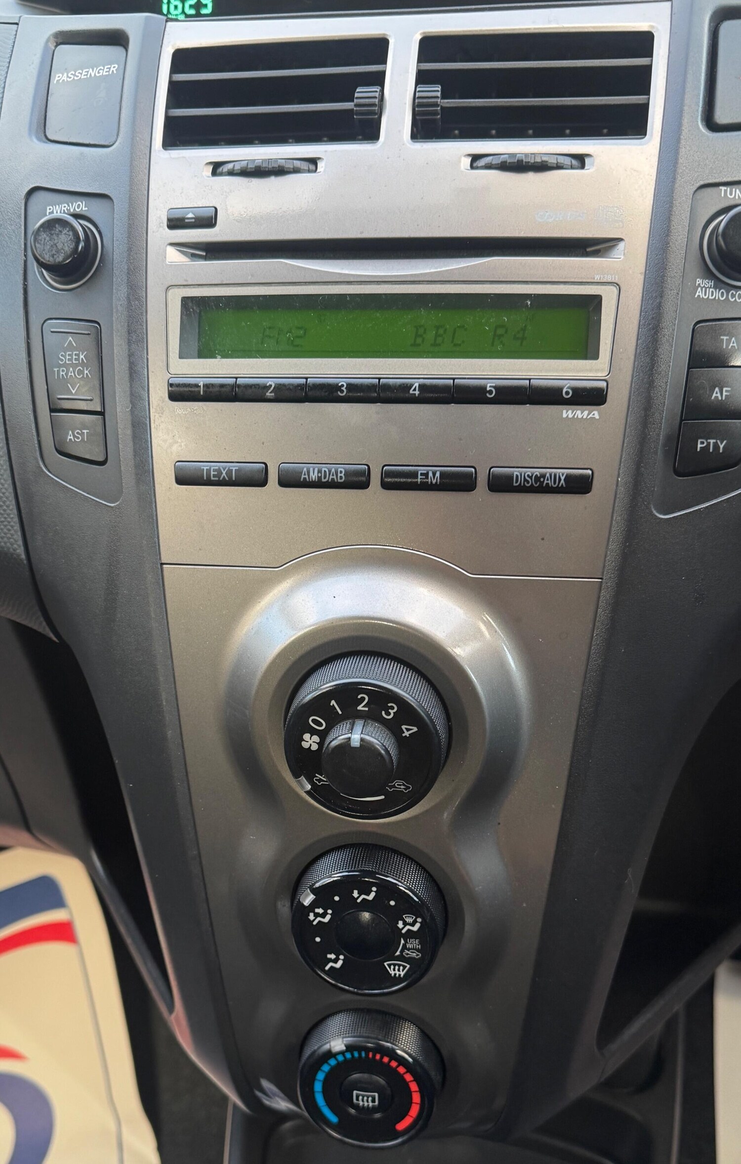 Used Toyota Yaris 2010 for sale - 77564802: Photo 34