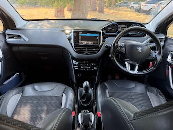Used Peugeot 2008 2015 for sale - 79374696: Photo
