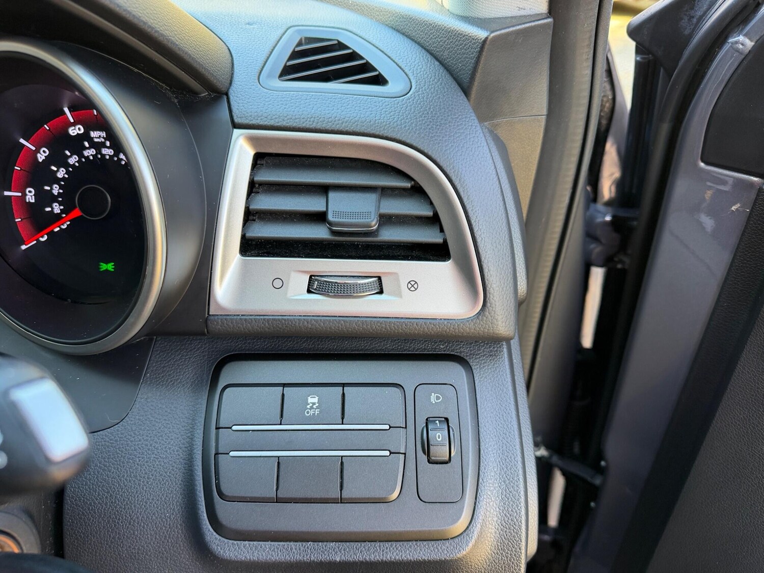 Used Ssangyong Tivoli 2017 for sale - 78156656: Photo 35