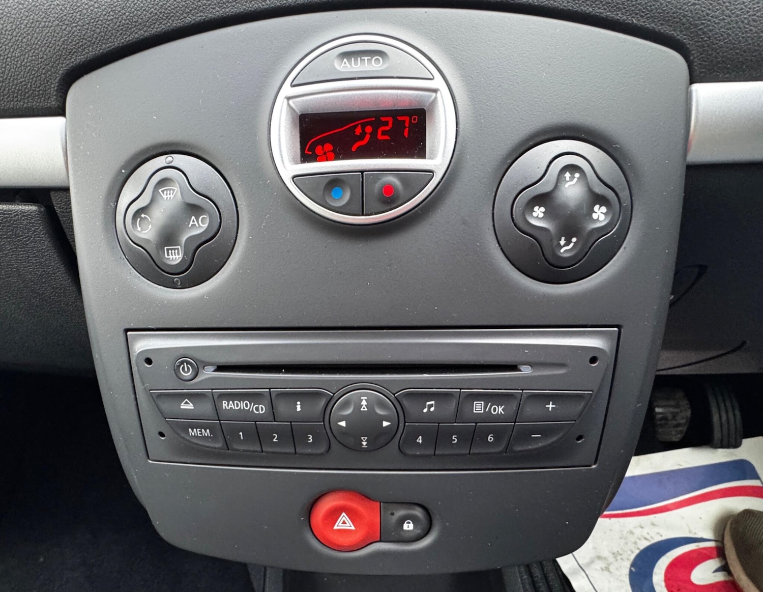 Used Renault Clio 2009 for sale - 77091423: Photo 43