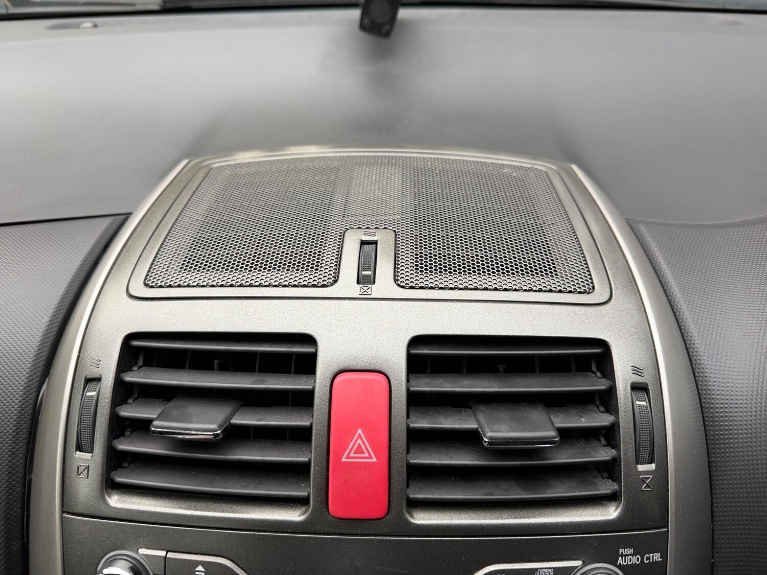 Used Toyota Auris for sale - 77683779: Photo 25