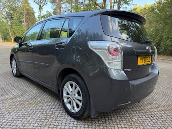 Used Toyota Verso 2011 for sale - 79540447: Photo