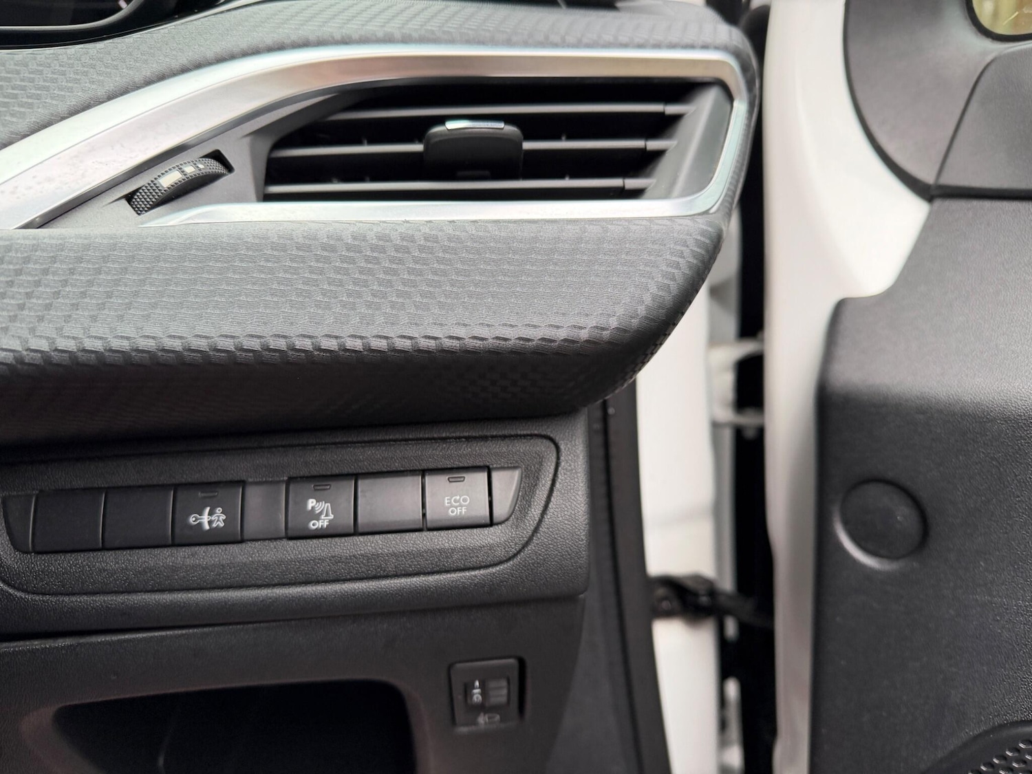 Used Peugeot 2008 2016 for sale - 77524985: Photo 37