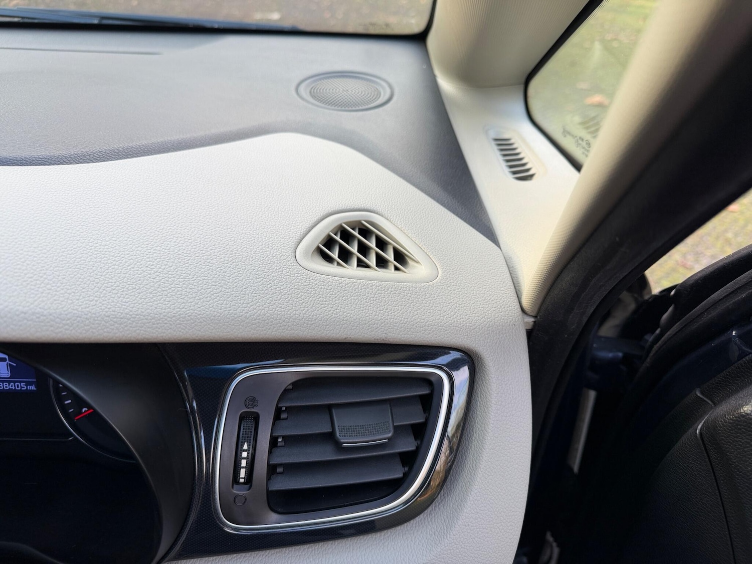 Used Kia Carens 2014 for sale - 77109074: Photo 40