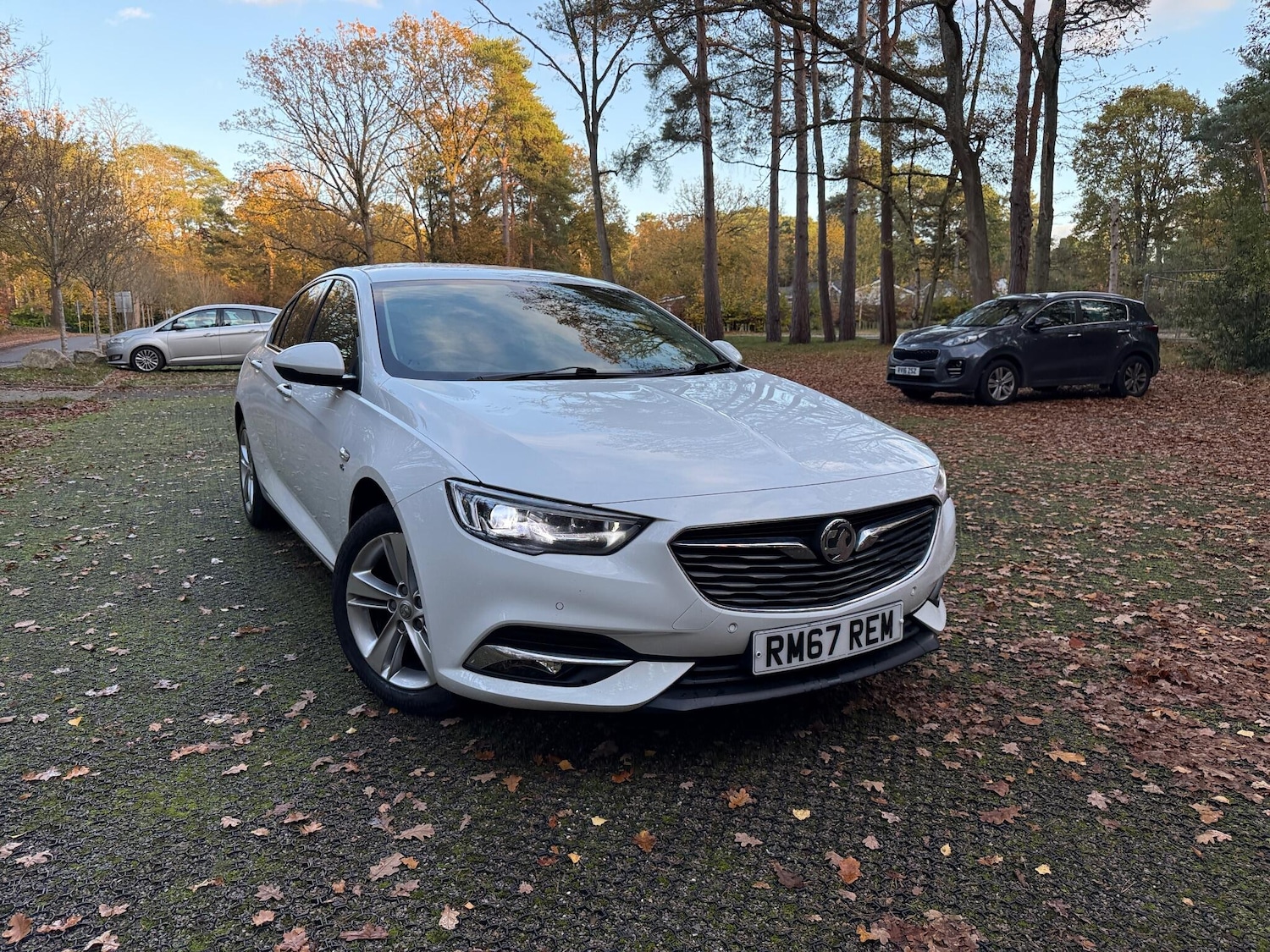 Used Vauxhall Insignia 2017 for sale - 77040841: Photo 2