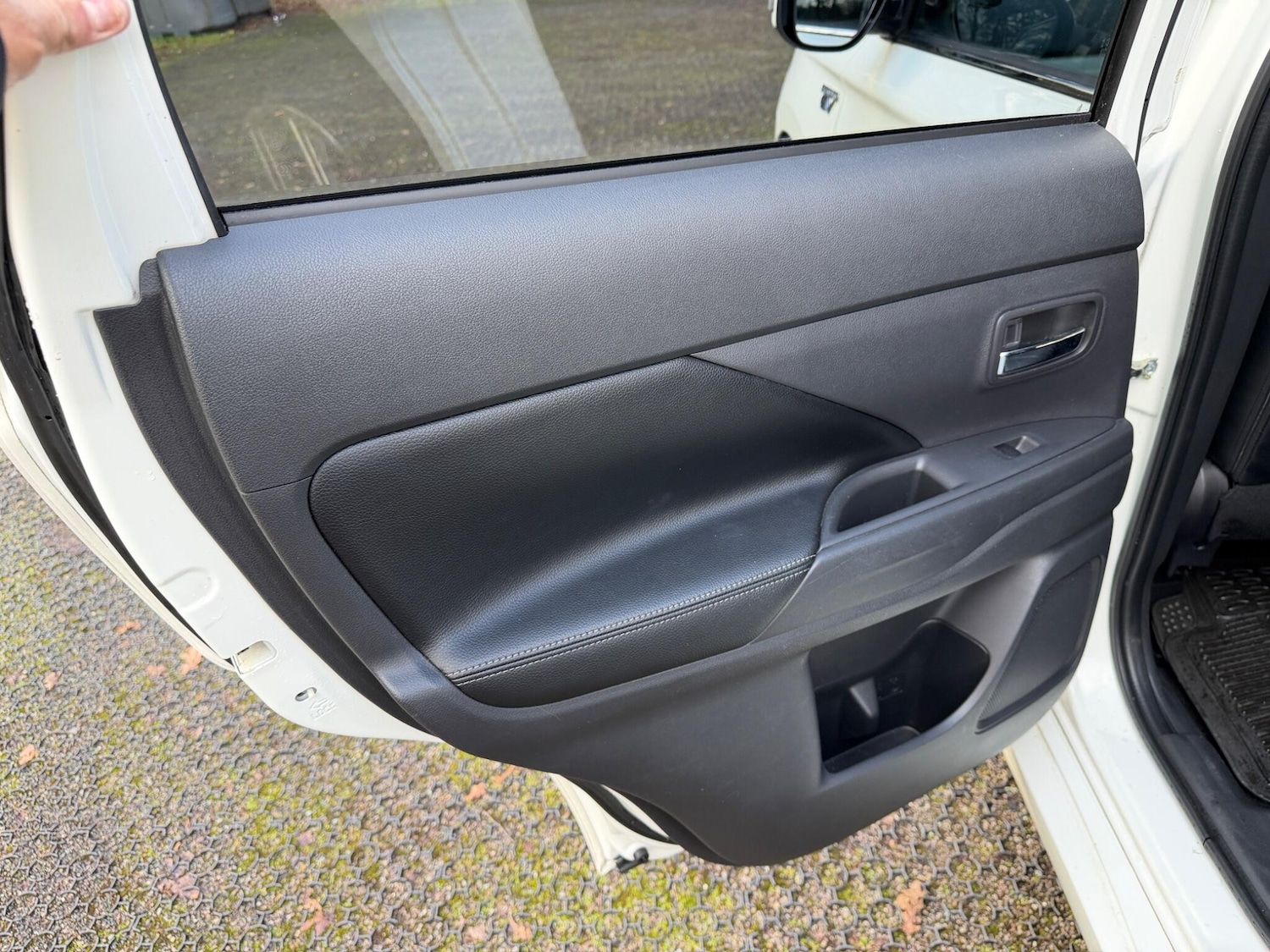 Used Mitsubishi Outlander 2015 for sale - 77456313: Photo 48