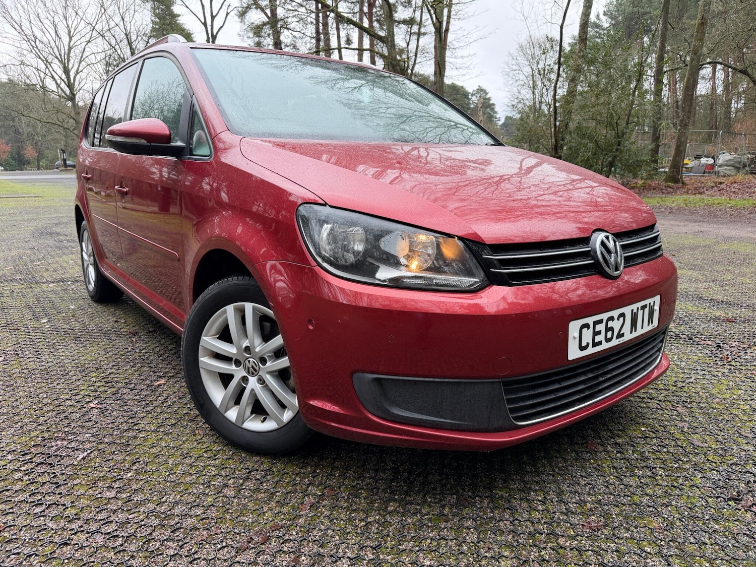 Used Volkswagen Touran 2012 for sale - 77304973: Photo 1