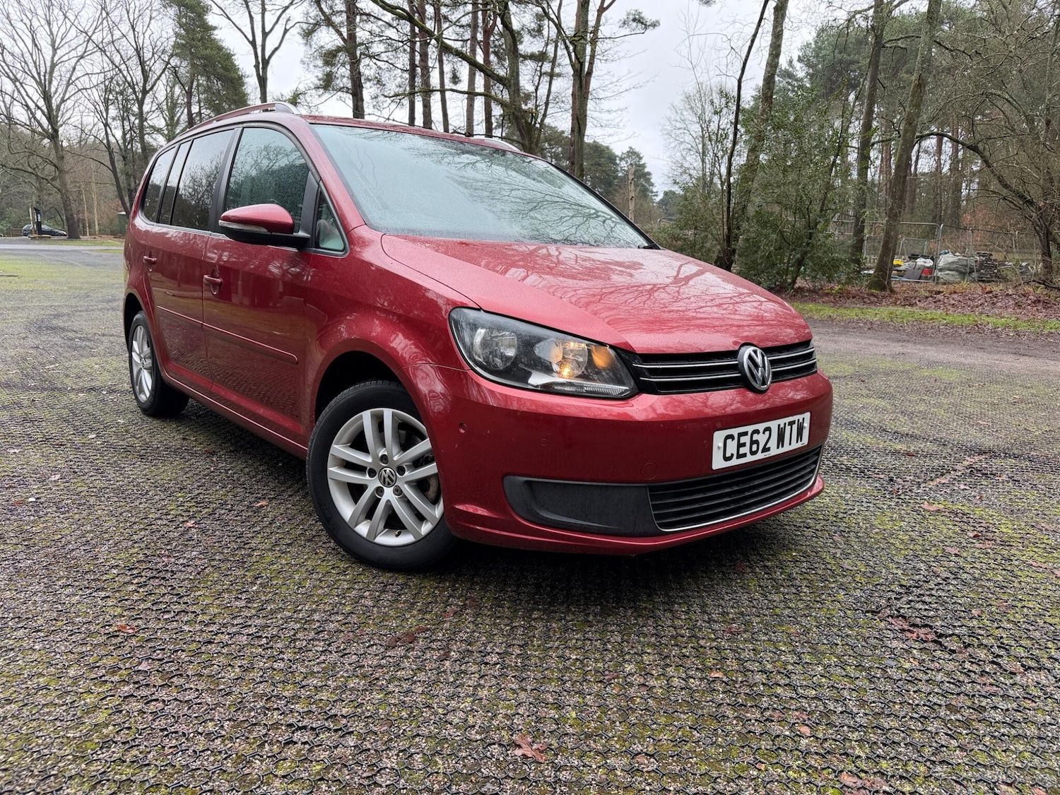 Used Volkswagen Touran 2012 for sale - 77304973: Photo 2