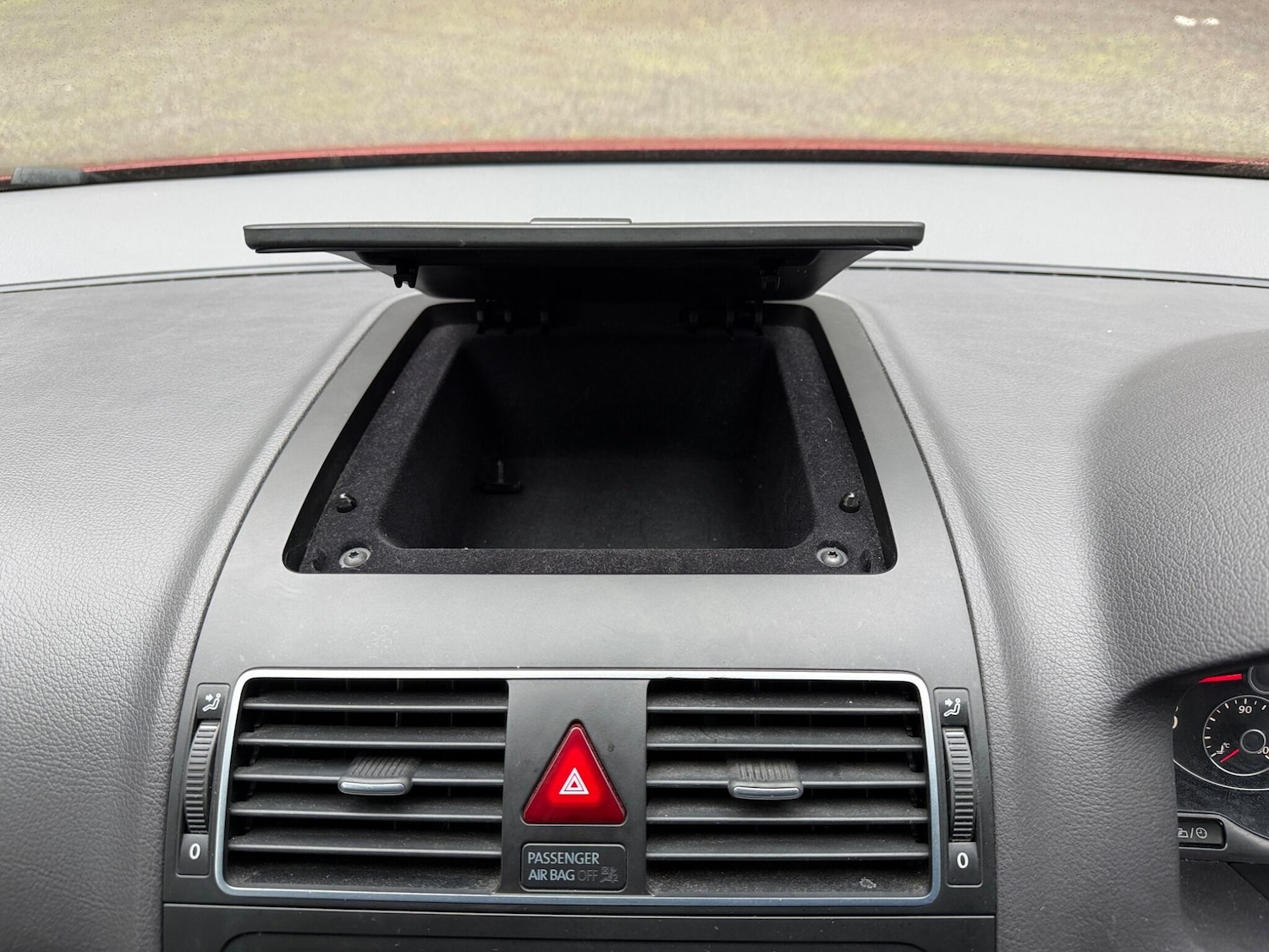 Used Volkswagen Touran 2012 for sale - 77304973: Photo 27