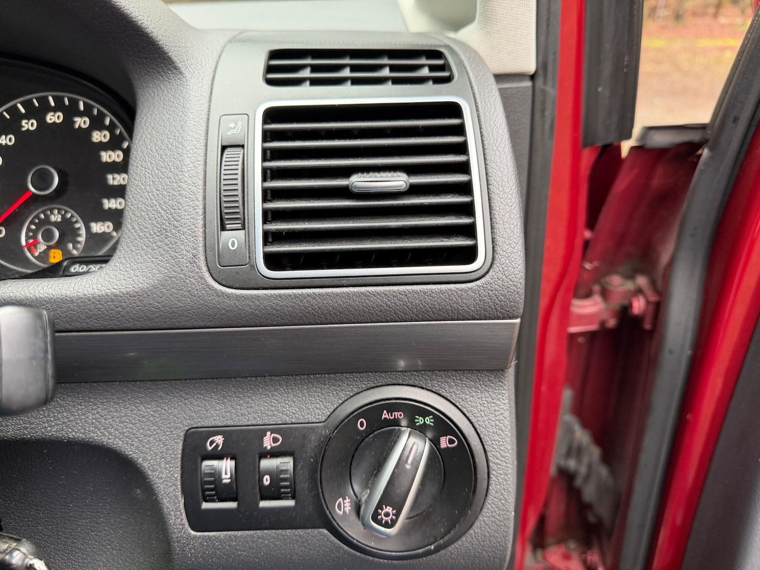 Used Volkswagen Touran 2012 for sale - 77304973: Photo 34