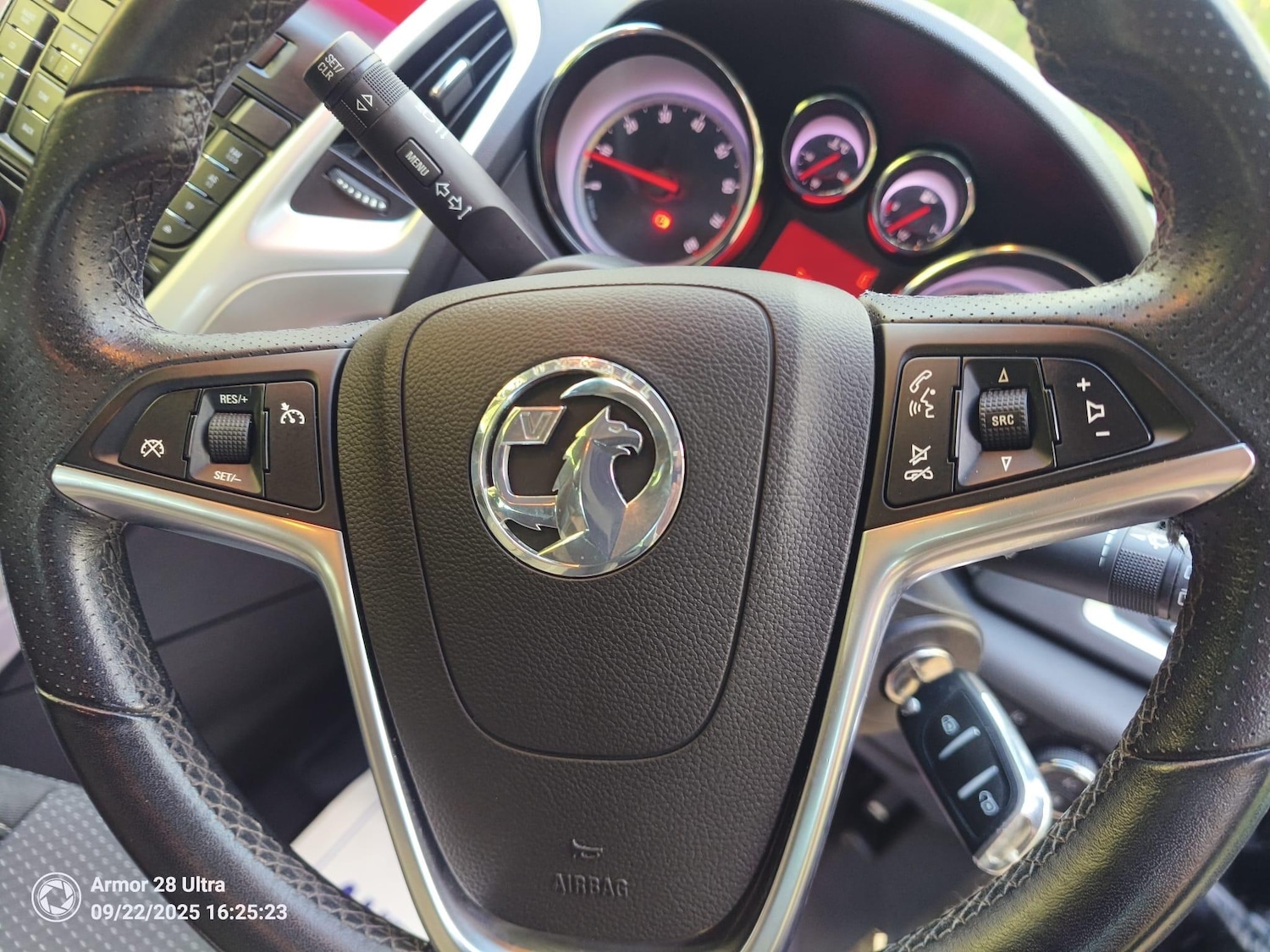 Used Vauxhall Astra 2010 for sale - 77039940: Photo 16