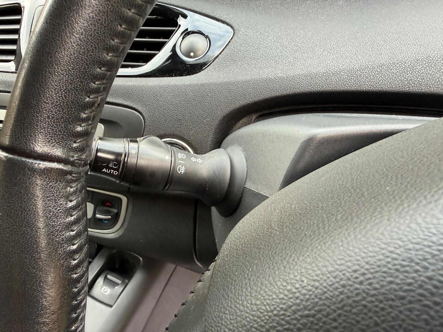 Used Renault Scenic 2015 for sale - 77040212: Photo 29