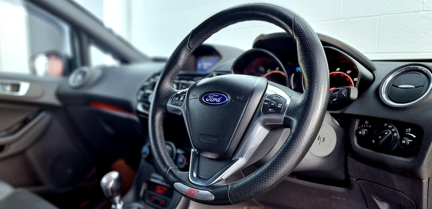 Used Ford Fiesta 2014 for sale - 76689580: Photo 30