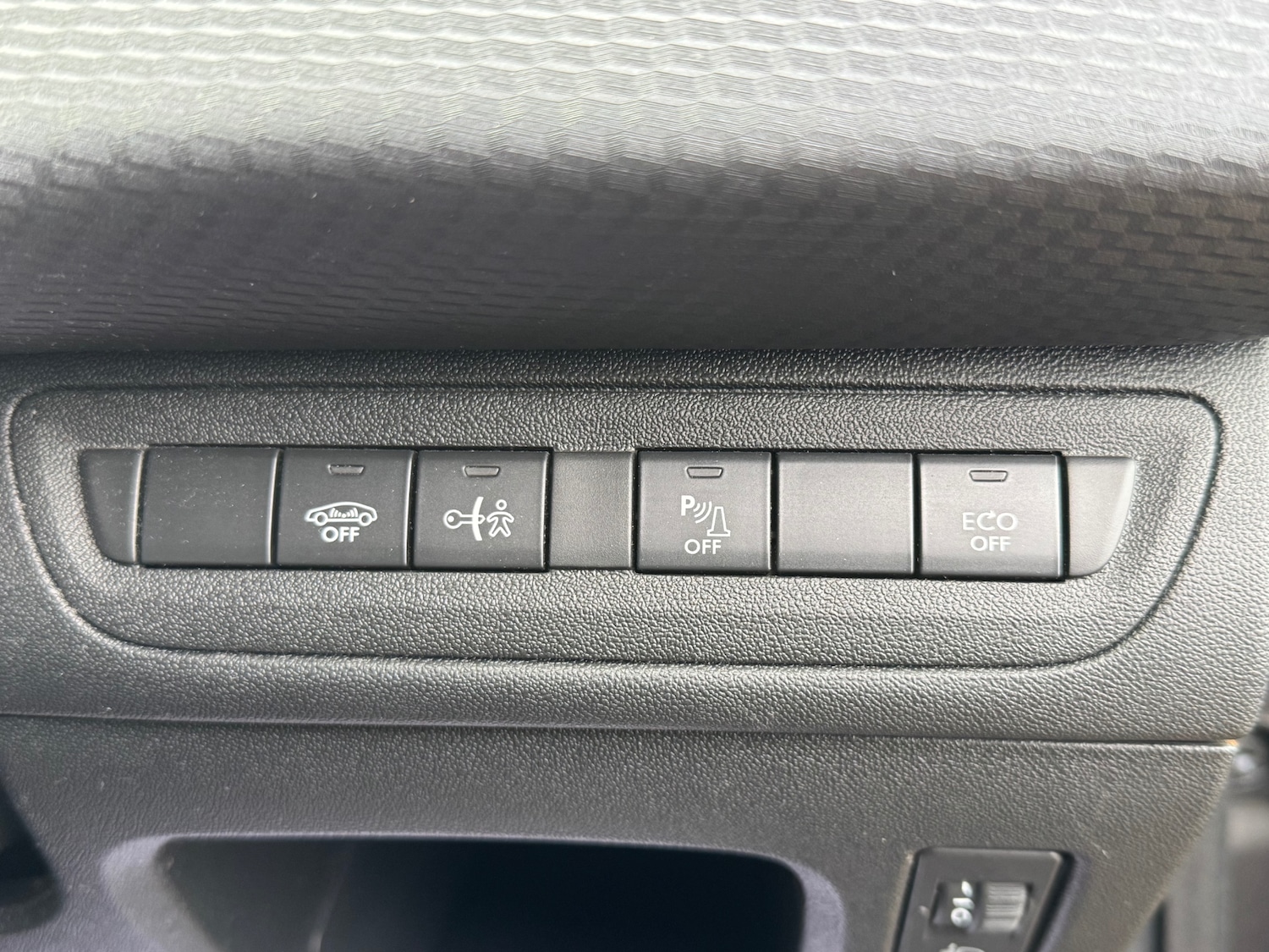 Used Peugeot 2008 2017 for sale - 76497084: Photo 15