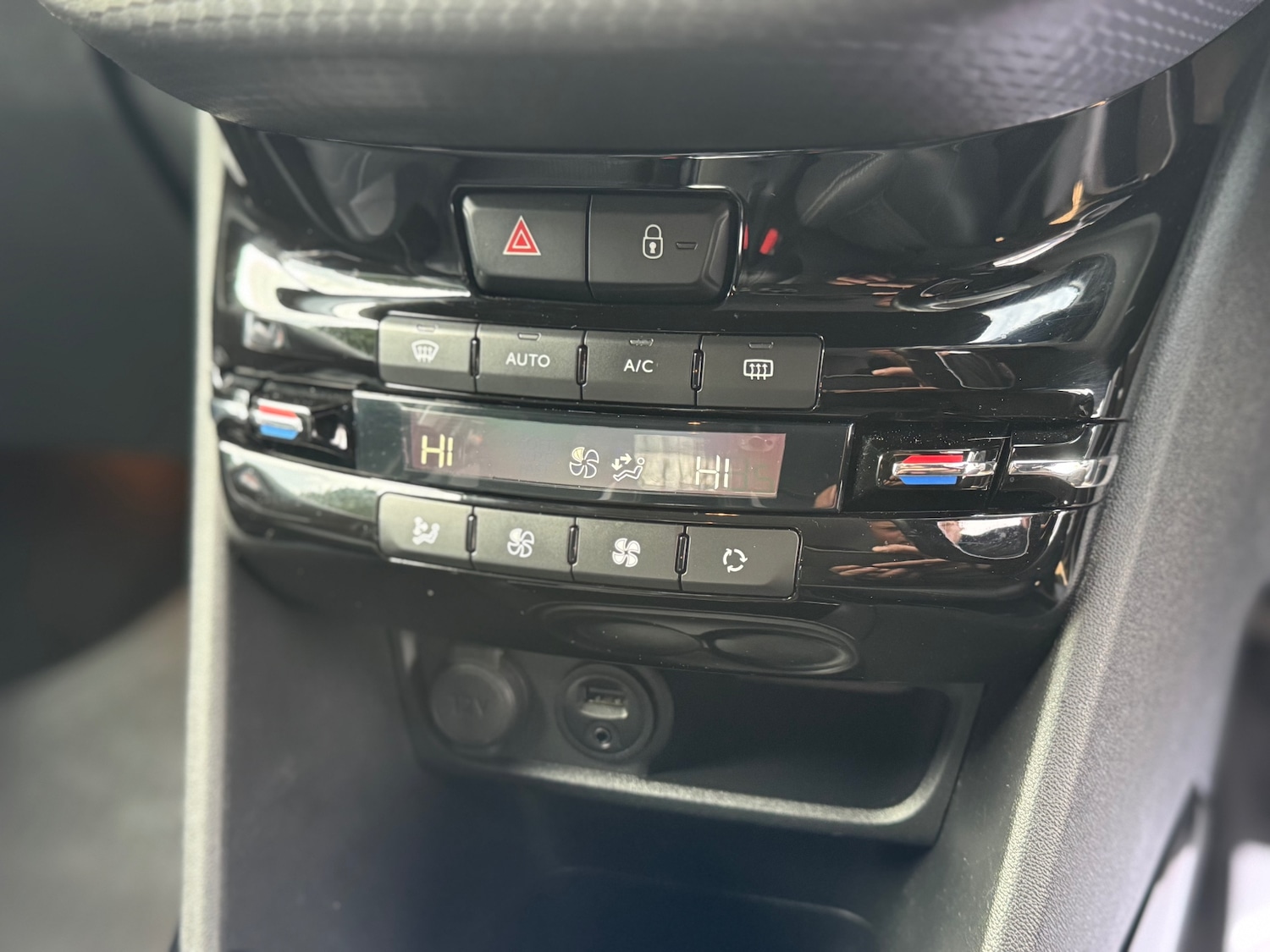 Used Peugeot 2008 2017 for sale - 76497084: Photo 17