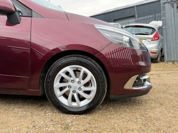 Used Renault Scenic 2013 for sale - 77394928: Photo