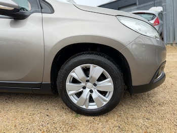 Used Peugeot 2008 2015 for sale - 77395036: Photo