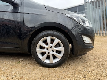 Used Hyundai i20 2013 for sale - 77610354: Photo