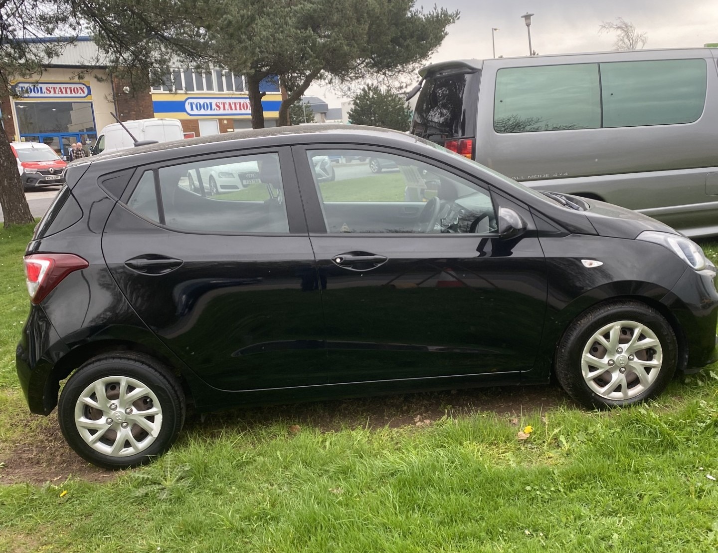 Used Hyundai i10 2017 for sale - 77759304: Photo 2