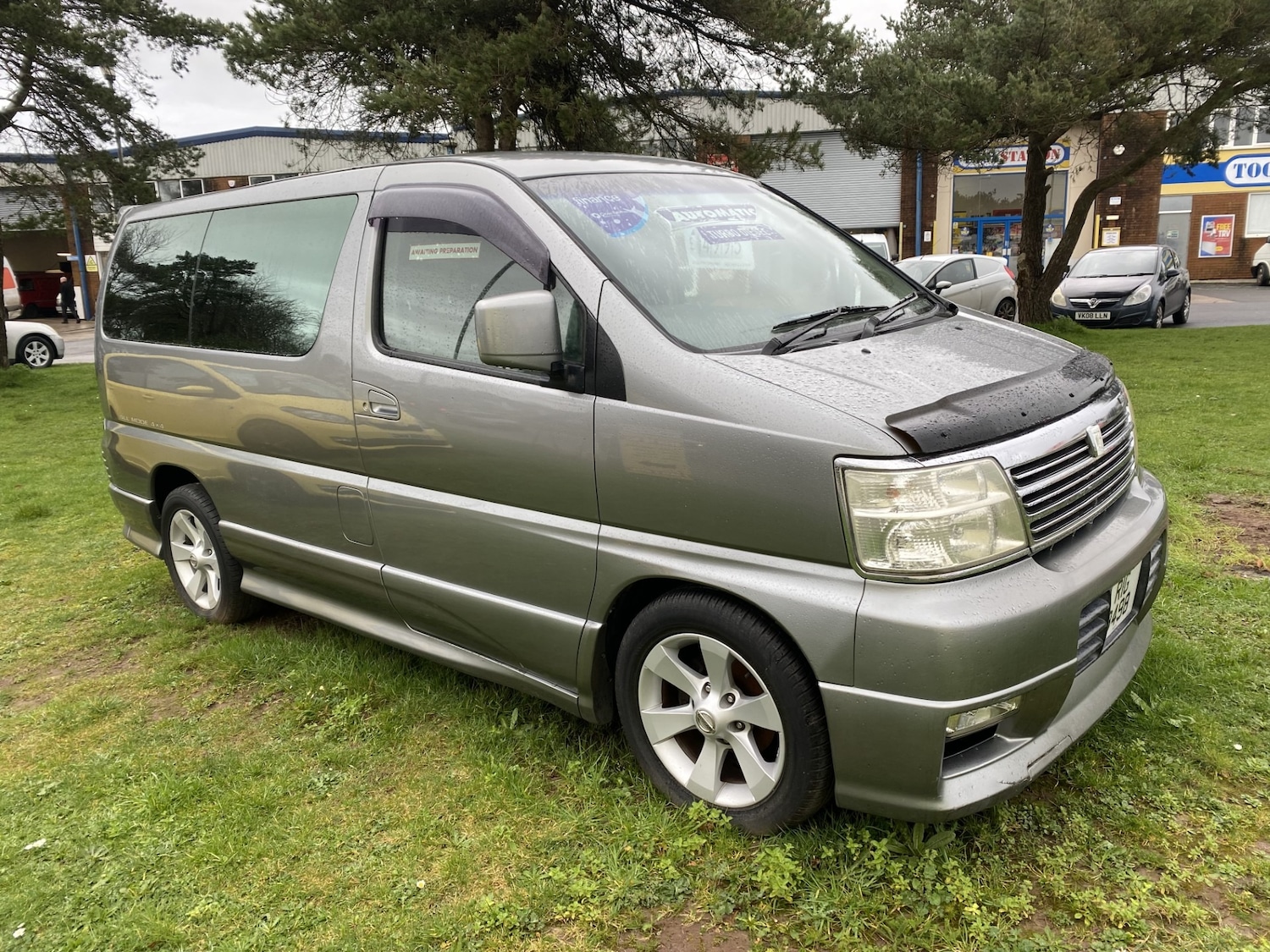 Used Nissan Elgrand 2013 for sale - 77517713: Photo 2