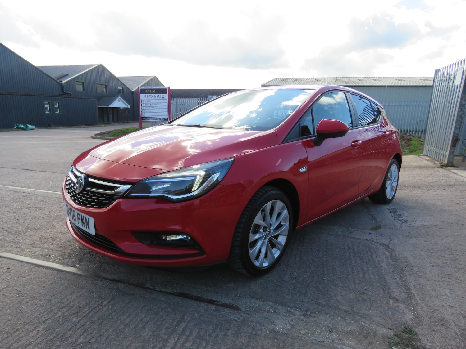 Used Vauxhall Astra 2018 for sale - 78080777: Photo 2