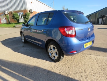 Used Dacia Sandero 2014 for sale - 78371119: Photo
