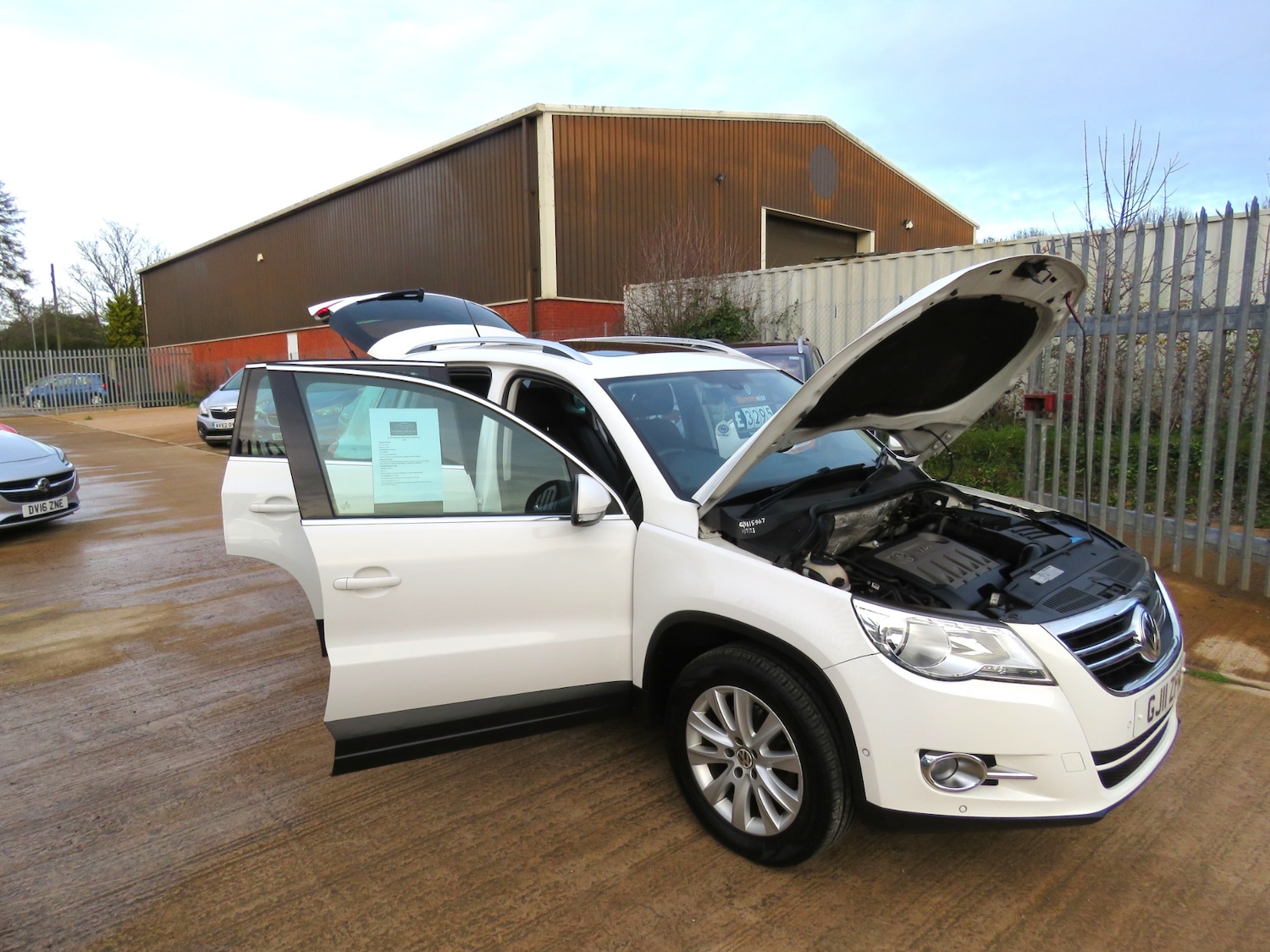 Used Volkswagen Tiguan 2011 for sale - 77012337: Photo 28